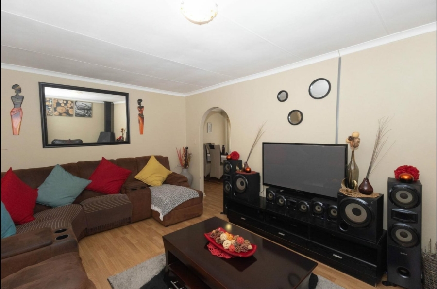3 Bedroom Property for Sale in Pellissier Free State